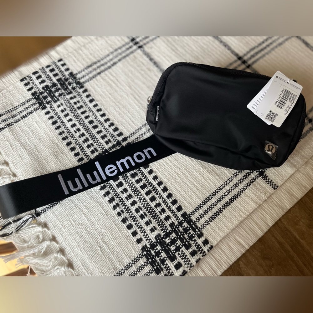 Lululemon Everywhere belt bag word mark black
